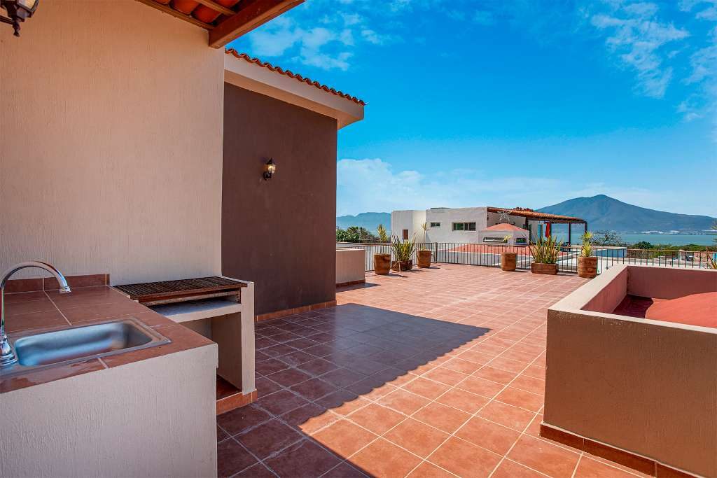 Los Angeles House in San Juan Cosala