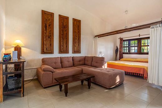 Casa San Patricio, photograph 12
