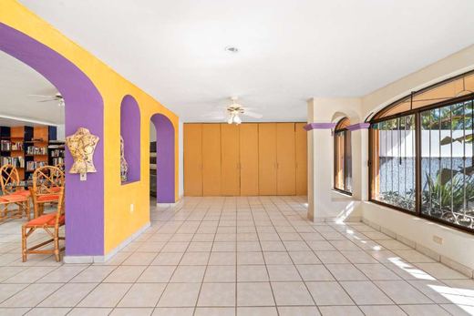 Chula Vista Fixer Upper Treasure, photograph 10
