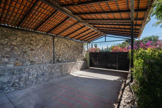Chula Vista Fixer Upper Treasure, photograph 11