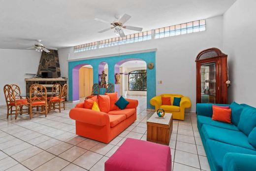 Chula Vista Fixer Upper Treasure, photograph 5