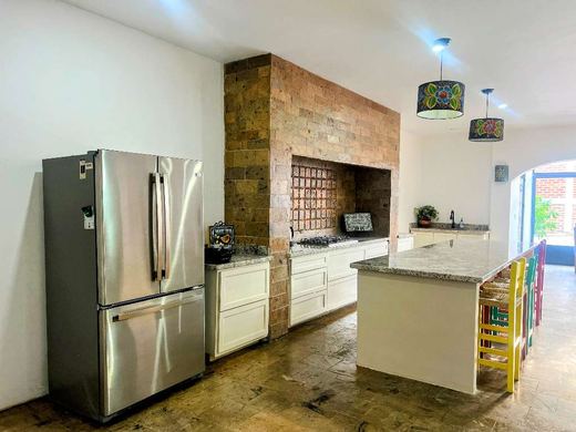 Casa Aldama, photograph 3