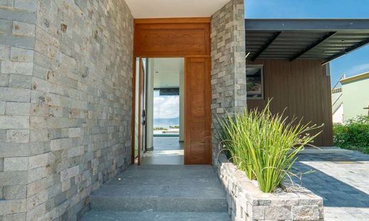 Cielo Vista Luxury Home, photograph 2
