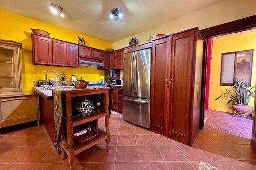 San Jose Triplex, photograph 5