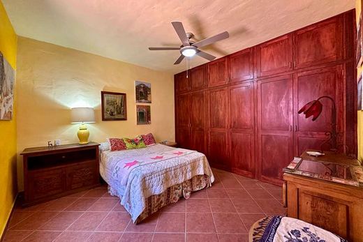 San Jose Triplex, photograph 6
