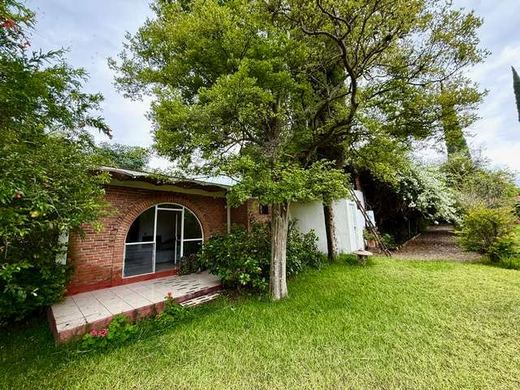 Fixer Upper,San Cristóbal Lakefront, photograph 8