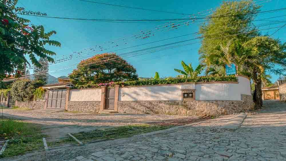 Casa Ross - The Quiet Garden in San Antonio Tlay.