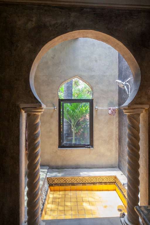 Moon Style, photograph 10