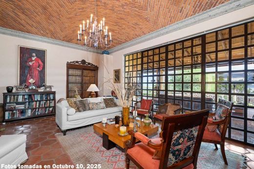LAS Tapias -3 Acre Estate, photograph 4
