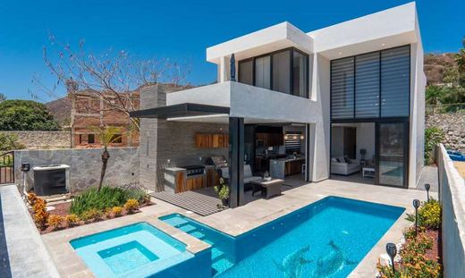 Modern Serenity with Views, photograph 5