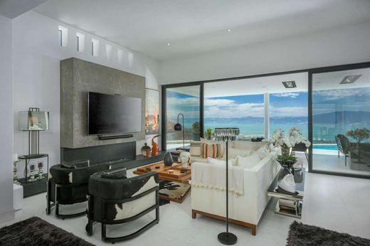 Deluxe Modern, photograph 8