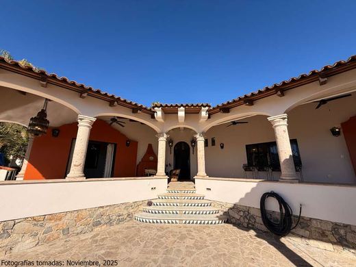 Luxury Lakeview, photograph 10