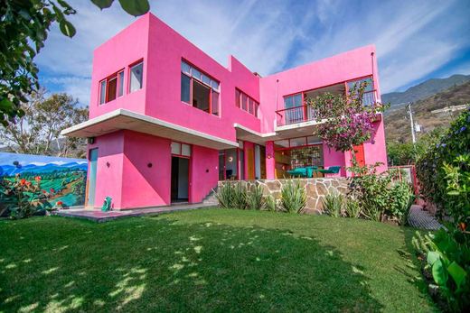 Casa Rosa Mexicano in Rancho del Oro