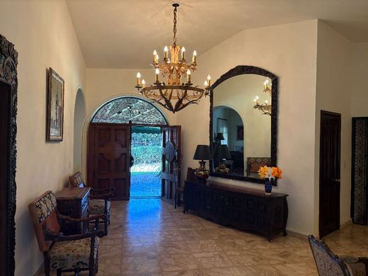 Hacienda Chula Vista, photograph 3