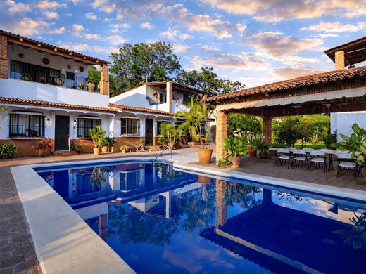 Casa Aurora en Villas Bugambilias in Ajijic (West)