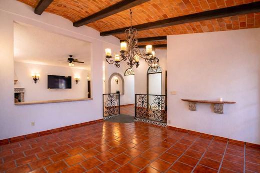 Casa Del Perico, photograph 4