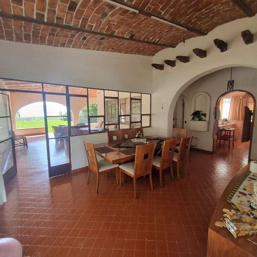 Casa Esmeralda, photograph 10