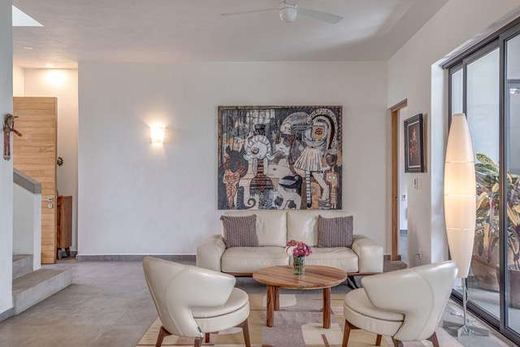 Independencia Village Condo, photograph 3