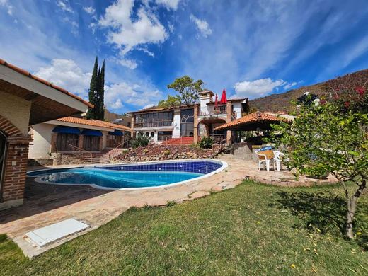 San Nicolás Villa & Casitas in Vista del Lago