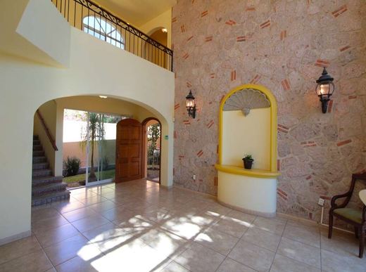 Villa Amarilla, photograph 2