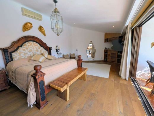 Resort Style Family Estate in San Juan Cosala
