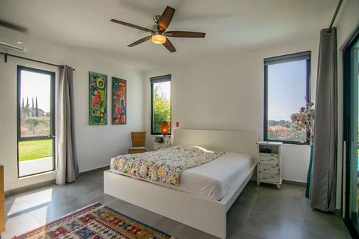 Sunset Villa, photograph 7