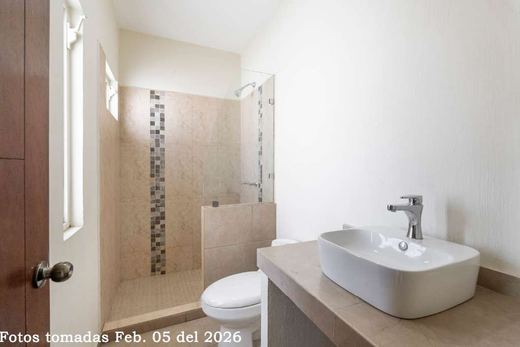 Casa Azomalli, photograph 11
