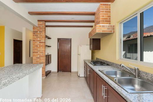 Casa Azomalli, photograph 7