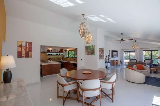 Villa Nova Spectacular, photograph 2
