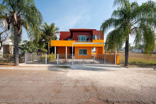 Bright modern home in Cajititlán, photograph 2