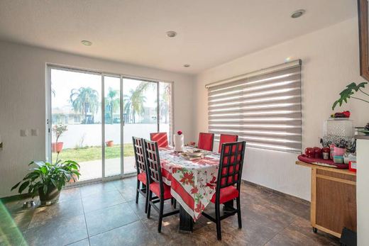 Bright modern home in Cajititlán, photograph 5