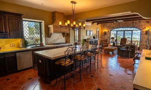 Tuscan Lakeview Villa, photograph 7