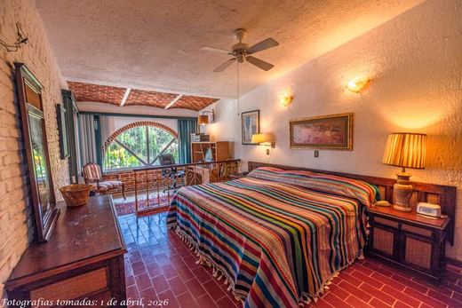 Hacienda Tranquility, photograph 9