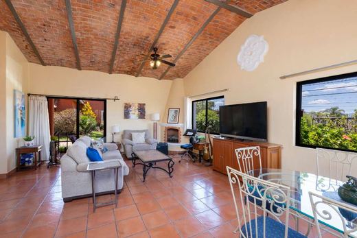 Casa Abundancia, photograph 7