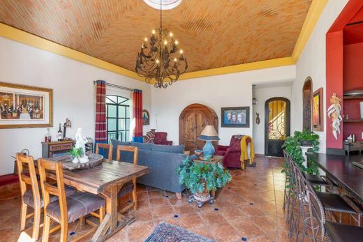 West Ajijic Retreat, photograph 2