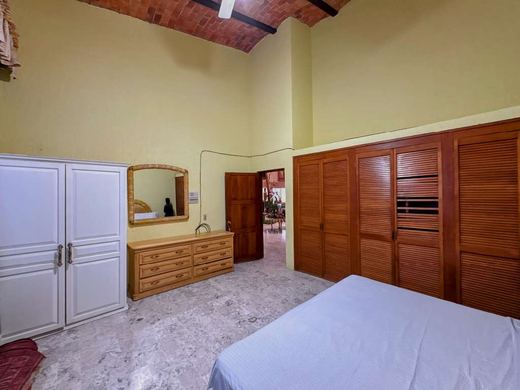 Villa Esmeralda, photograph 9