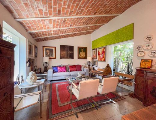 Casa Mexicana, photograph 10