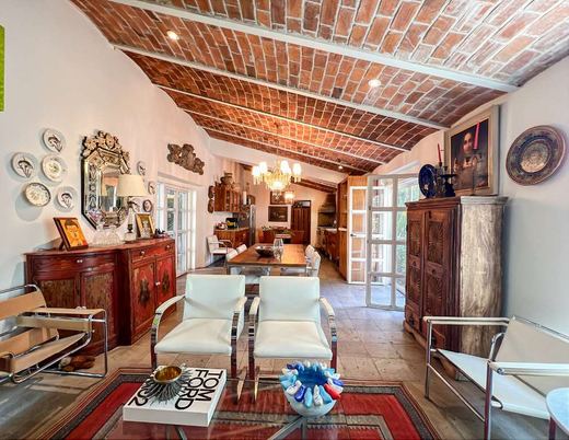 Casa Mexicana, photograph 11