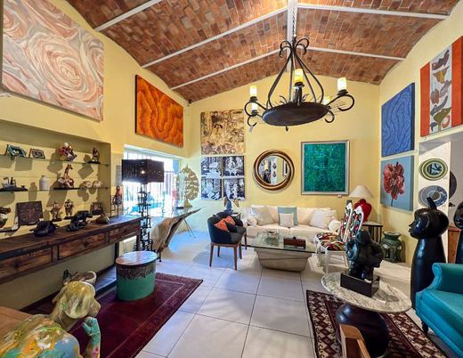 Casa Mexicana, photograph 5