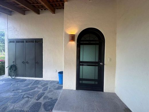Casa Lopez, photograph 2