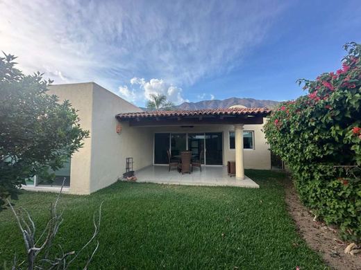Casa Lopez, photograph 6