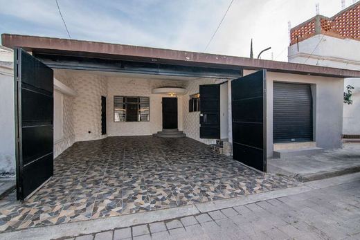 Casa de los Membrillos in Ixtlahuacan