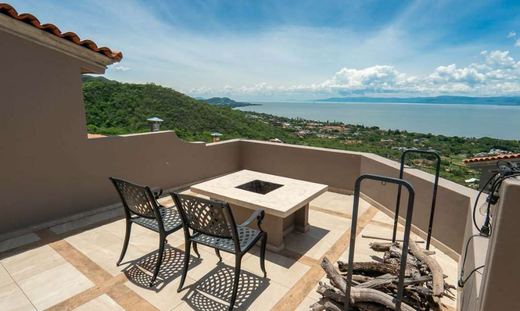 Lakeview Splendor, photograph 6