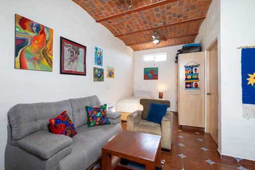 Established Income Property, photograph 10