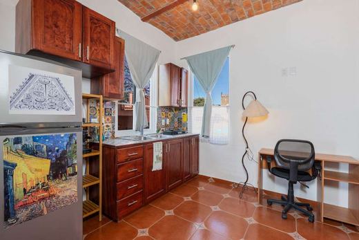 Established Income Property, photograph 12