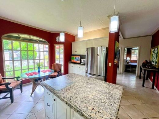 Sunlight Home, photograph 6