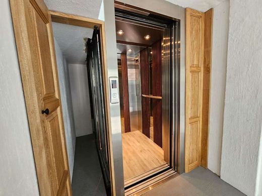 La Vista Lakeview Condo, photograph 10