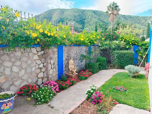 Casa Price Perfection, photograph 2
