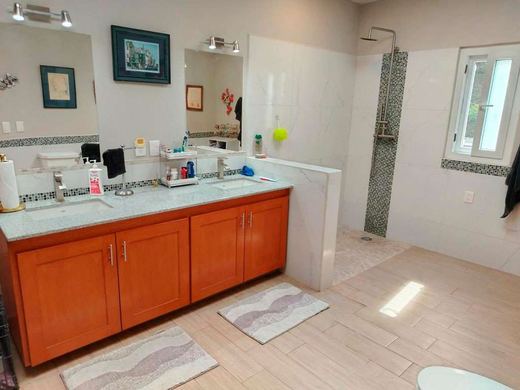 Casa Price Perfection, photograph 7