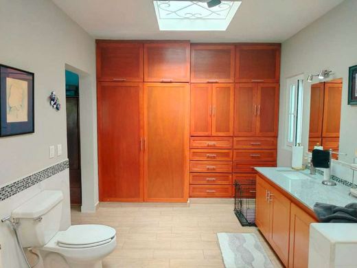 Casa Price Perfection, photograph 8